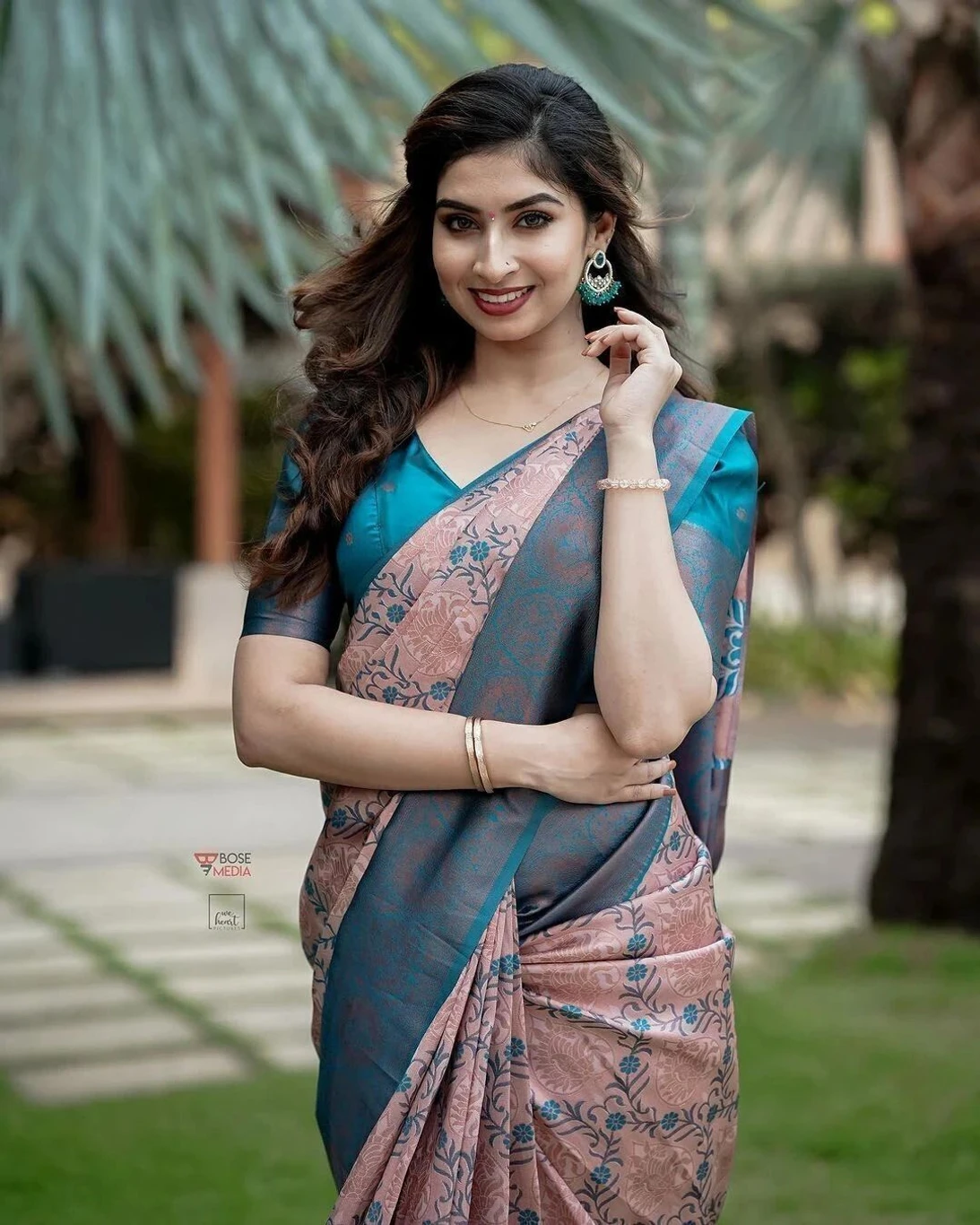 free-banarasi-avantika-fashion-unstitched-original-imahj8sjswk2gjke
